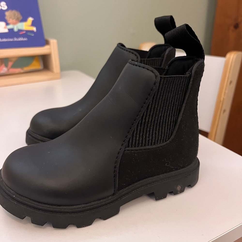 Native Black Chelsea Boots